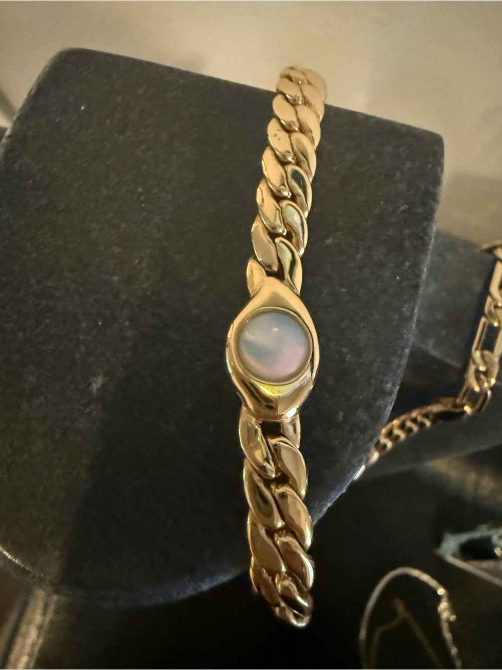 Oko Choker Necklace - Picture 5 of 14